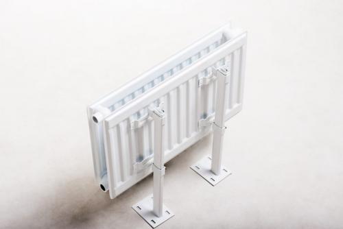 Расстояние между креплениями радиатора. Крепление для стальных радиаторов