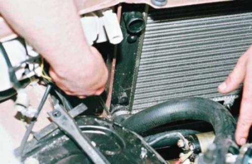Как снять радиатор на ваз 2112 16кл. Замена радиатора охлаждения ваз 21124 16 клапанов