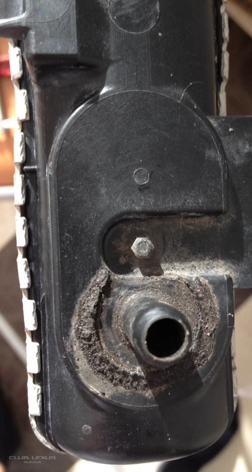 Устраняем течь радиатора без гаража и СТО. Радиатор! Два способа быстрого устранения течи! 08