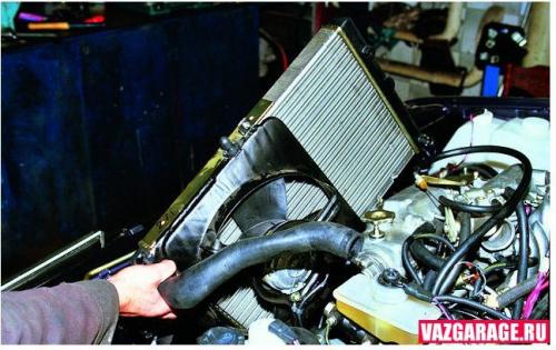Точки крепления радиатора ВАЗ 2114. Замена радиатора ВАЗ 2115