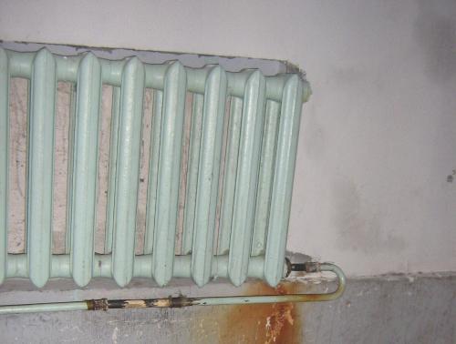 Как заделать трещину в чугунной батареи. Почему возникают течи в чугунных батареях