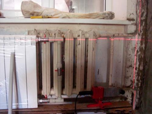 Установка батарей отопления в квартире. Замена батарей отопления — подробная инструкция, как проложить и правильно поменять батареи (все от выбора до подключения)