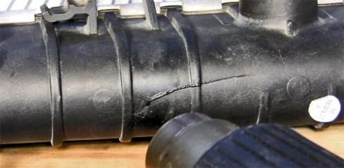 Чем запаять радиатор охлаждения двигателя пластиковый. Как запаять пластик радиатора охлаждения авто 03