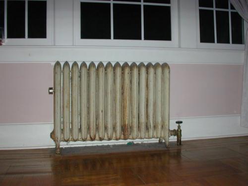 Ремонт алюминиевого радиатора отопления своими руками. Ремонт радиаторов отопления своими руками: технология устранения течи со снятием устройства. Советы, что делать если потекла батарея