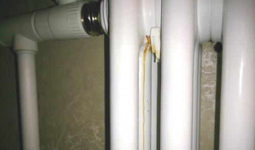 Ремонт батареи отопления. Ремонт радиаторов отопления своими руками: технология устранения течи со снятием устройства. Советы, что делать если потекла батарея
