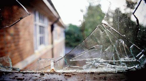 Новые способы заклеить старые деревянные окна. Создаем микроклимат в доме: чем заклеить деревянные окна на зиму? 01