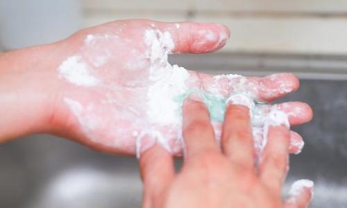 Чем растворить суперклей: каждому материалу — свои полезные советы