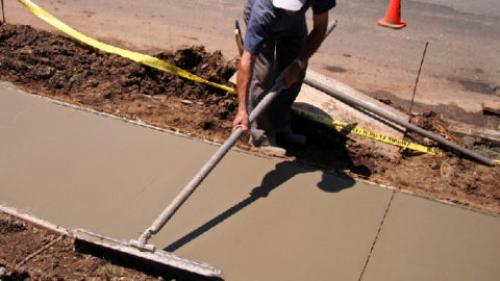 Как заделать трещины в бетонной дорожке. Причины разрушения бетона