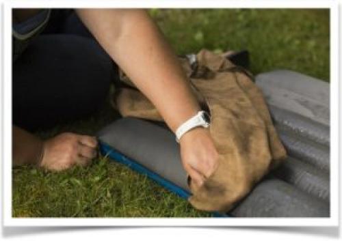 Как заклеить надувной матрас изолентой. Клеим надувной матрас разными способами