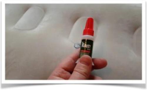 Как заклеить надувной матрас изолентой. Клеим надувной матрас разными способами