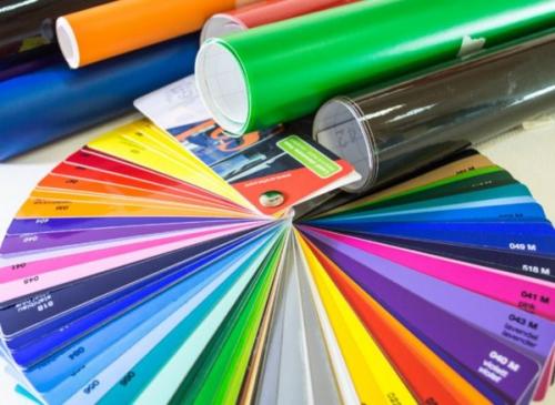 Как клеить самоклеющуюся пленку на мебель. Виды самоклеющейся пленки