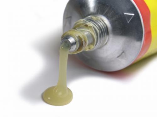 На что приклеить резину. Лучшие клеи для склейки резины — ТОП-6