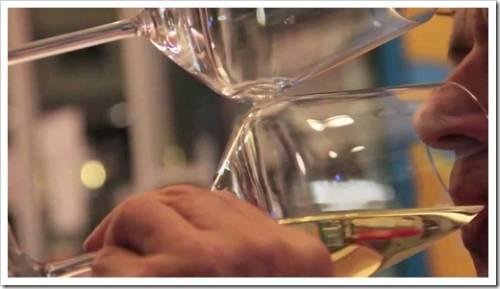 Как склеить вазу. Чем склеить хрусталь?