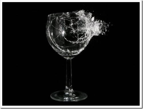 Как склеить вазу. Чем склеить хрусталь?