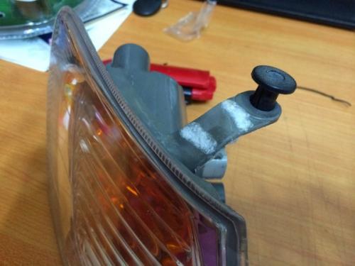 Чем приклеить металл к пластику. Надежный метод склеивания пластиковых и металлических деталей