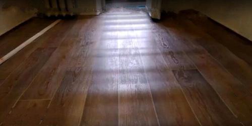 Как заделать дырку в линолеуме на полу своими руками.. Как отремонтировать линолеум на полу быстро и качественно