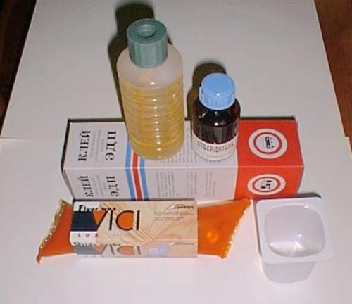 Откололся кусок унитаза. Чем склеить унитаз