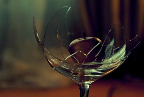 Склеивание стекла в домашних условиях. Требуемые свойства клея для стекла