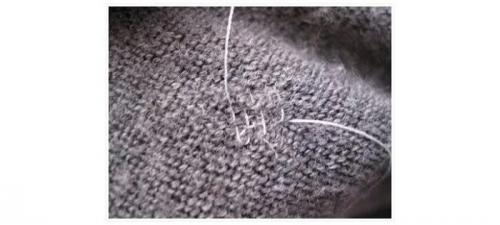 Как замаскировать прожженную дырку на одежде и другие.. Как замаскировать дырку на трикотажной футболке