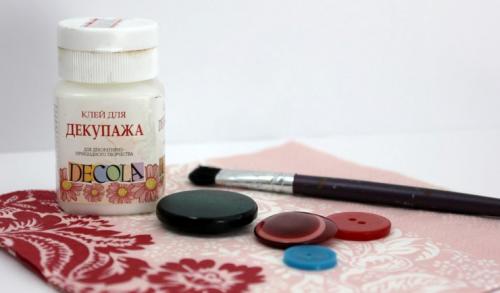 Чем приклеить ткань к картону. Синтетические составы