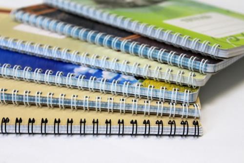 Как склеить разорванные страницы. Метод 2 Метод 2 из 3: Уплотнение расстояния между корешком обложки и блоком страниц 06