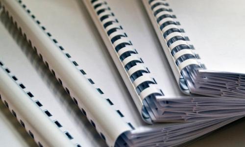 Как склеить разорванные страницы. Метод 2 Метод 2 из 3: Уплотнение расстояния между корешком обложки и блоком страниц 08