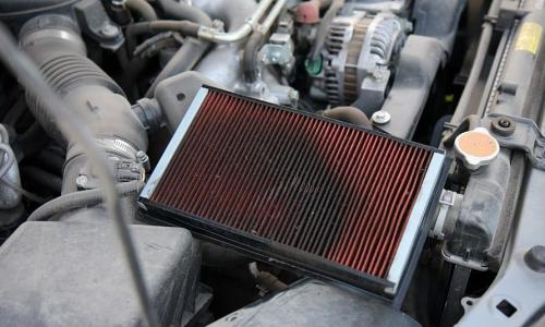 Маслоотделитель ВАЗ 2112 16 клапанов. Масло в патрубке