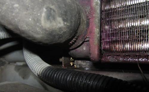 Чем заклеить расширительный бачок при его разгерметизации 06 Чем заклеить расширительный бачок при его разгерметизации 06