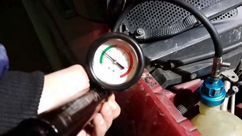 Принцип работы расширительного бачка автомобиля. Назначение расширительной ёмкости