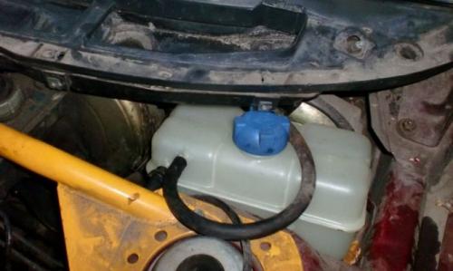 Расширительный бачок ВАЗ 2110 и 2114 – замена или ремонт?