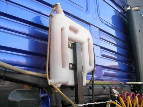 Расширительный бачок системы охлаждения автомобиля. Назначение расширительной ёмкости