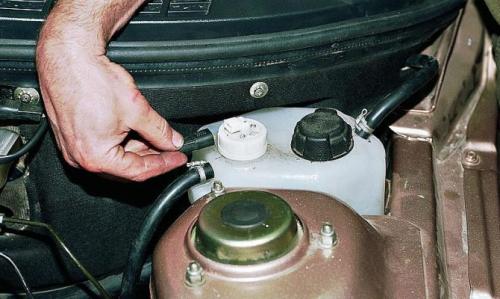 Расширительный бачок ВАЗ 2110 и 2114 – замена или ремонт?