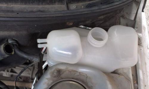 Расширительный бачок ВАЗ 2110 и 2114 – замена или ремонт?