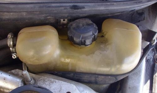 Расширительный бачок ВАЗ 2110 и 2114 – замена или ремонт?