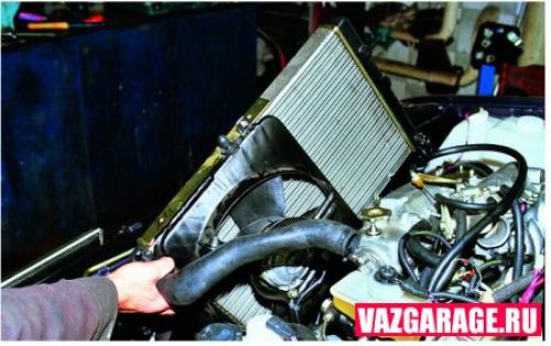 Замена радиатора охлаждения Ваз 2114 своими руками. Меняем радиатор на 16кл самаре