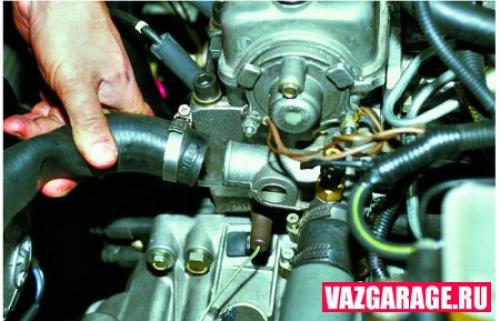 Правильная замена радиатора охлаждения на ВАЗ 2114. Замена радиатора охлаждения ВАЗ 2113, 2114, 2115 02 Правильная замена радиатора охлаждения на ВАЗ 2114. Замена радиатора охлаждения ВАЗ 2113, 2114, 2115 02