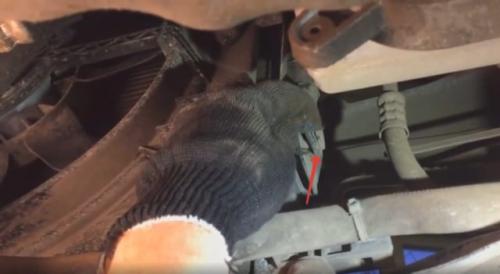 Замена радиатора охлаждения Рено Сандеро. Замена радиатора охлаждения на Рено Сандеро