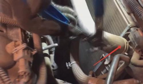 Замена радиатора охлаждения Рено Сандеро. Замена радиатора охлаждения на Рено Сандеро