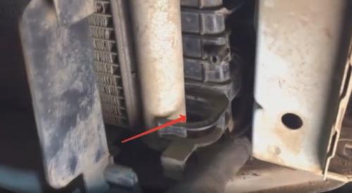 Замена радиатора охлаждения Рено Сандеро. Замена радиатора охлаждения на Рено Сандеро