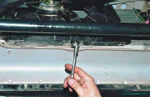 Снятие и замена радиатора охлаждения ВАЗ 2110. Снятие и замена радиатора охлаждения на ВАЗ 2110, 2111, 2112 08 Снятие и замена радиатора охлаждения ВАЗ 2110. Снятие и замена радиатора охлаждения на ВАЗ 2110, 2111, 2112 08