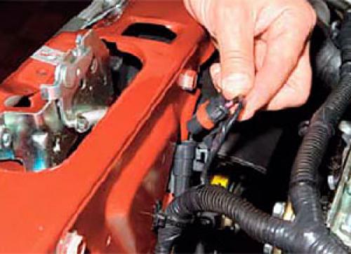 Снятие радиатора охлаждения Нива Шевроле без кондиционера. Снятие и установка радиатора на Шевроле Нива 02 Снятие радиатора охлаждения Нива Шевроле без кондиционера. Снятие и установка радиатора на Шевроле Нива 02