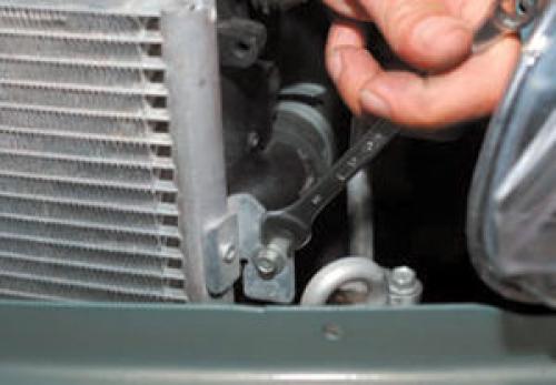 Замена радиатора охлаждения Логан с кондиционером. Снятие радиатора Рено Логан