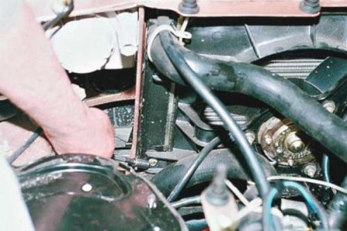 Как снять радиатор охлаждения. Замена радиатора автомобиля 13 Как снять радиатор охлаждения. Замена радиатора автомобиля 13