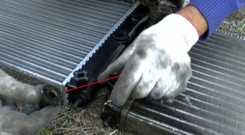 Как крепится радиатор 2114. Пошаговый процесс замены