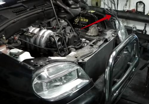 Замена радиатора охлаждения Нива Шевроле с кондиционером. Подготовительные работы к замене