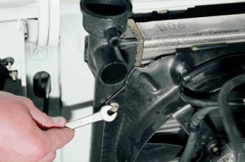 Замена радиатора системы охлаждения Ваз-2107. Снятие и замена радиатора двигателя Ваз-2107