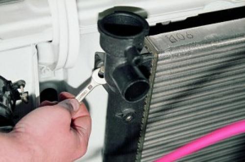 Замена радиатора системы охлаждения Ваз-2107. Снятие и замена радиатора двигателя Ваз-2107