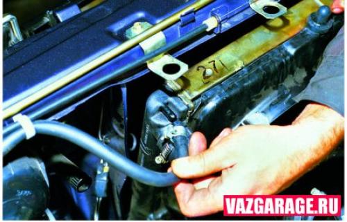 Меняем радиатор охлаждения ВАЗ 2114 своими руками. Как снять старый? 03 Меняем радиатор охлаждения ВАЗ 2114 своими руками. Как снять старый? 03