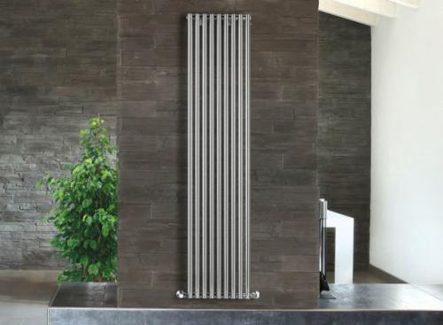 Вертикальный радиатор в интерьере. Материалы