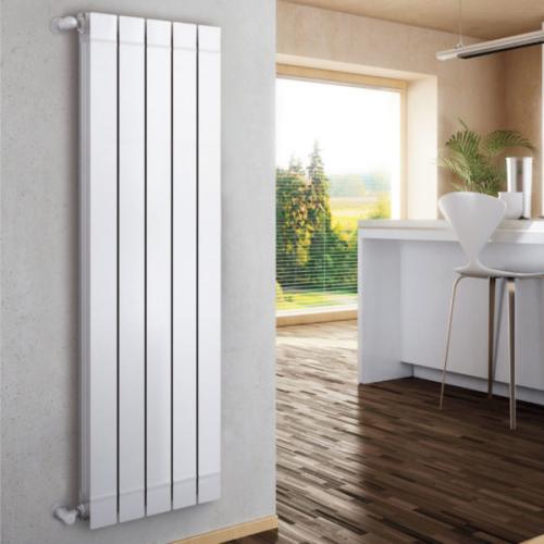 Вертикальный радиатор в интерьере. Материалы